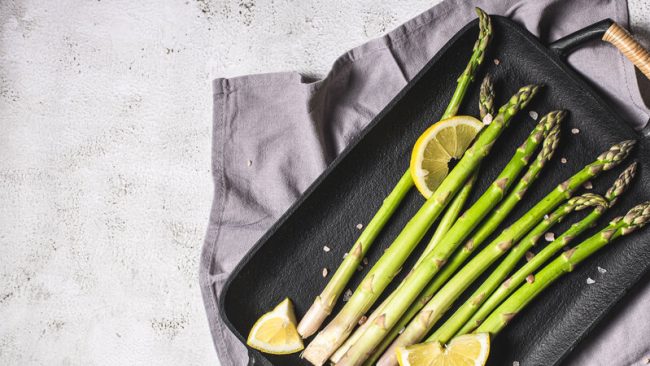 asperges koken in een aspergepan
