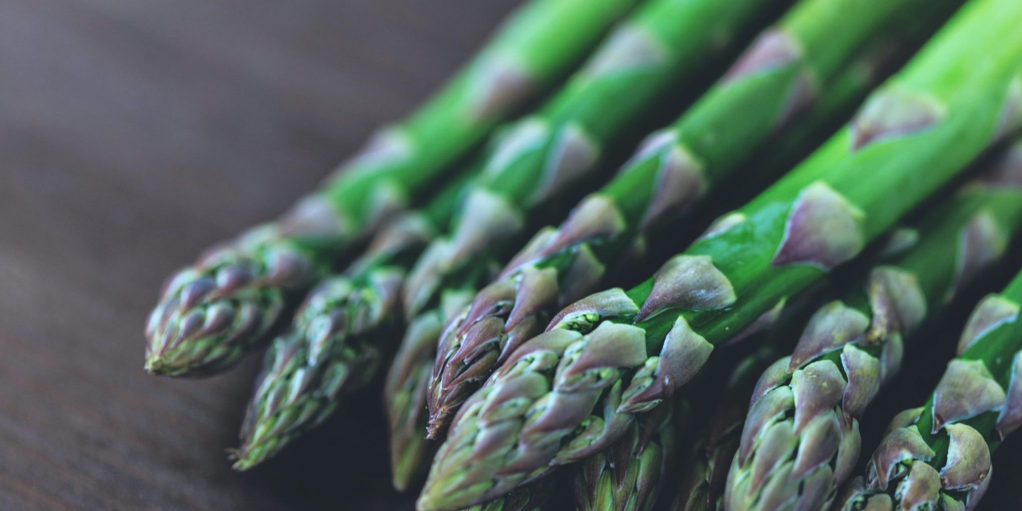 verse groene asperges