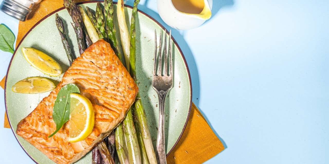 Zalm en groene asperges