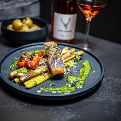 Zo serveer je asperges tijdens een stijlvol zakelijk diner